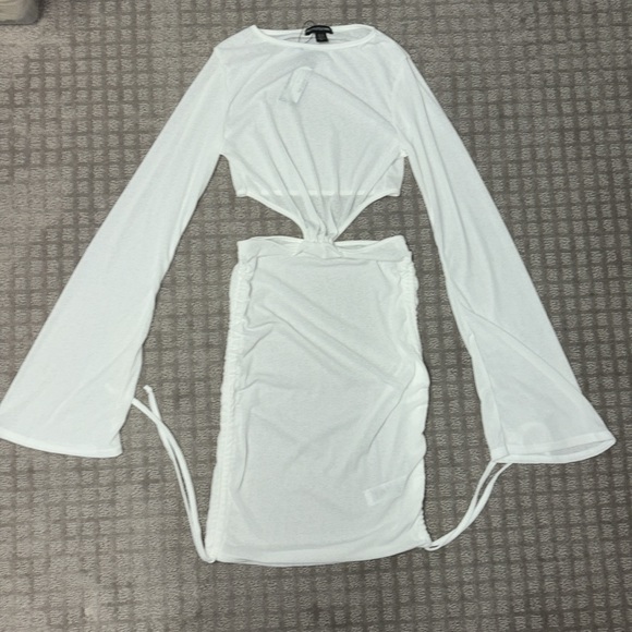 PrettyLittleThing White Bell Sleeve Cut Out Mini Beach Dress Size 8 - Picture 5 of 5